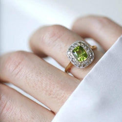 Bague péridot entourage diamants - Castafiore