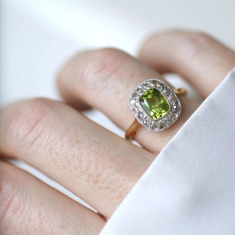 Bague péridot entourage diamants - Castafiore