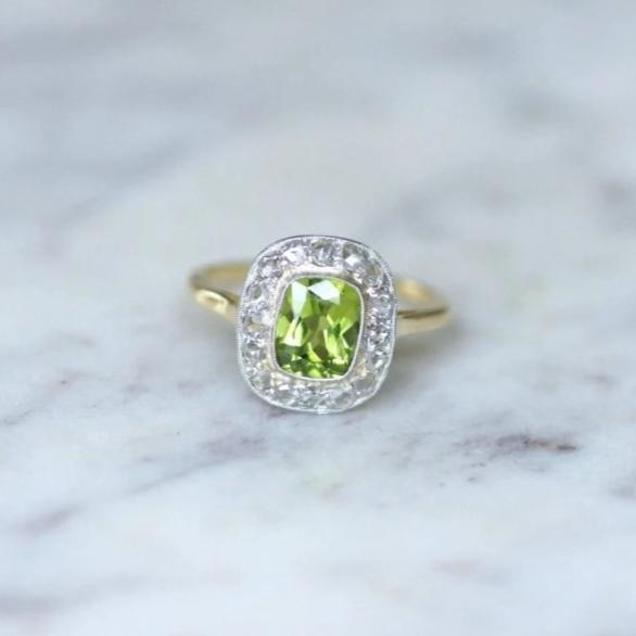 Bague péridot entourage diamants - Castafiore