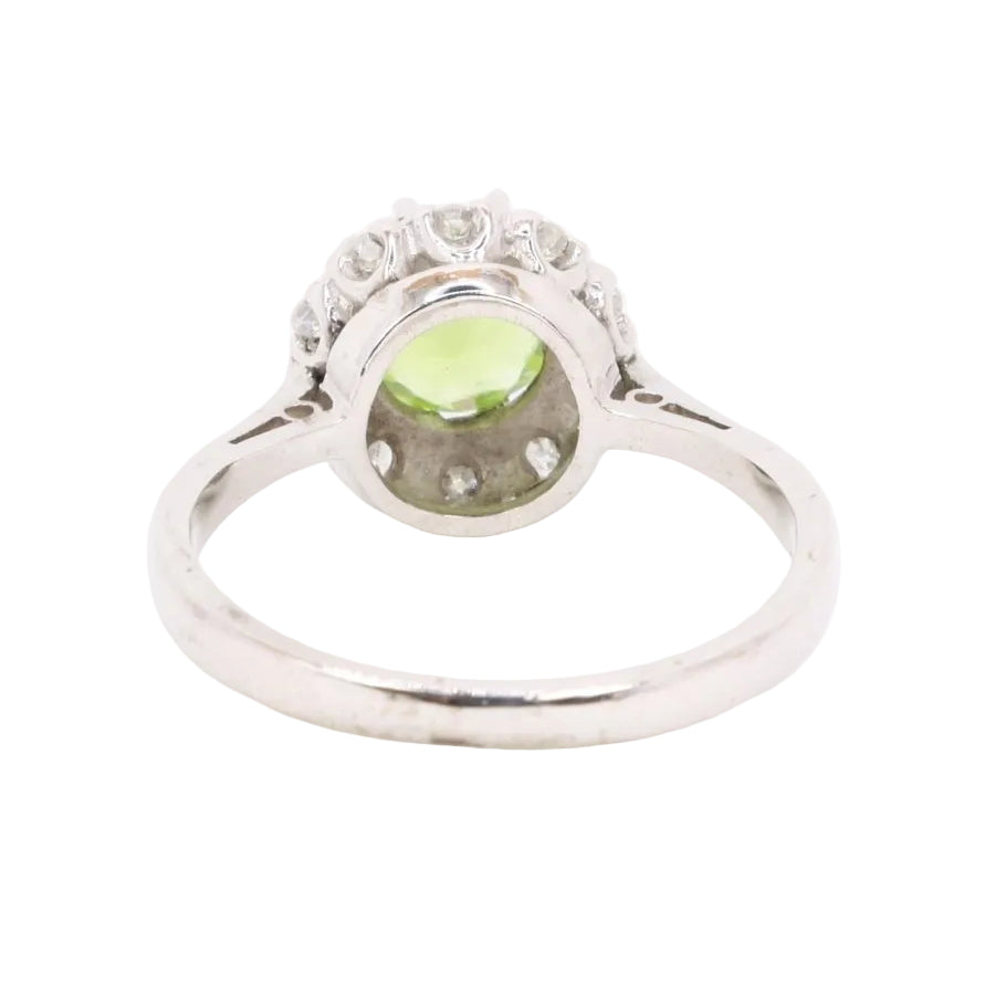 Bague Péridot entourage en or blanc et diamants - Castafiore