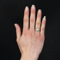 Bague perle de culture Akoya et sa monture ajourée et diamantée - Castafiore