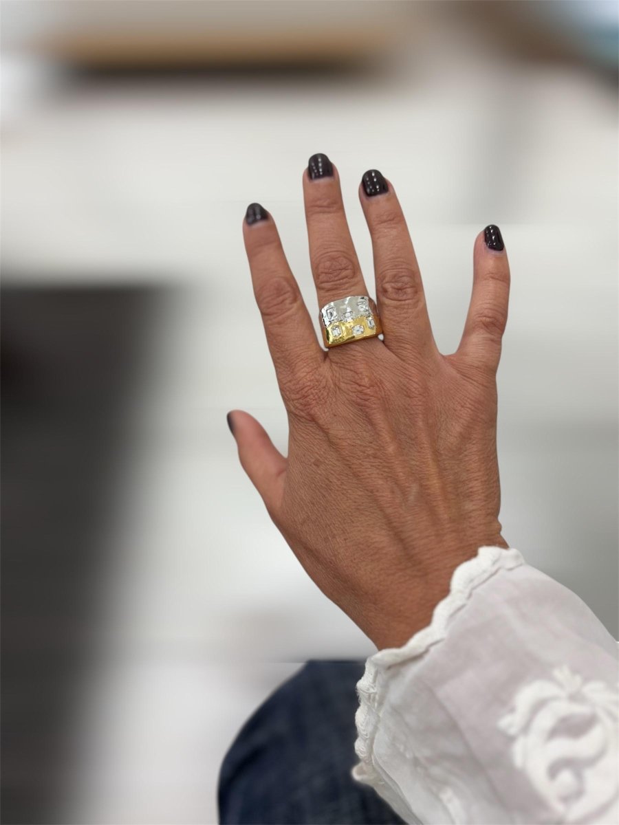 Bague Pharaon en or jaune et blanc avec diamant taille émeraude - Castafiore