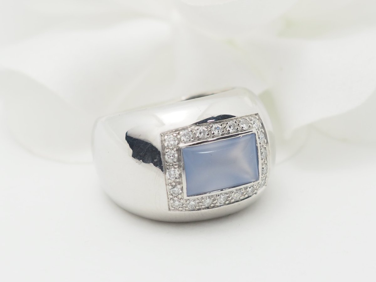 Bague Poiray en or blanc, calcédoine bleue et diamants - Castafiore