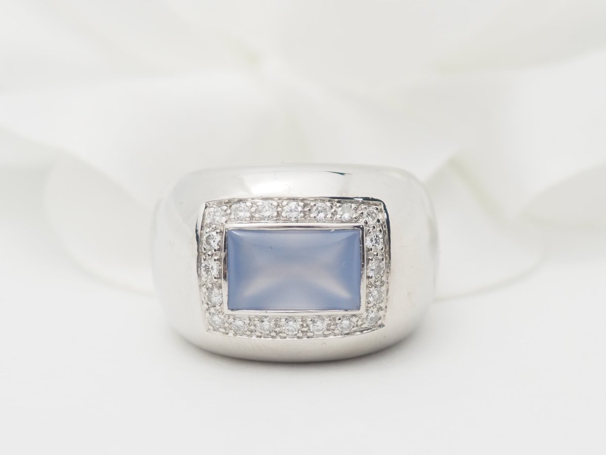 Bague Poiray en or blanc, calcédoine bleue et diamants - Castafiore