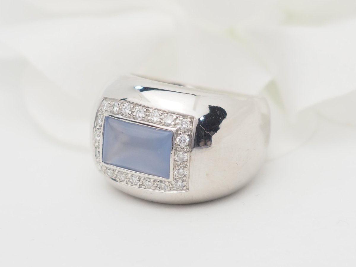 Bague Poiray en or blanc, calcédoine bleue et diamants - Castafiore