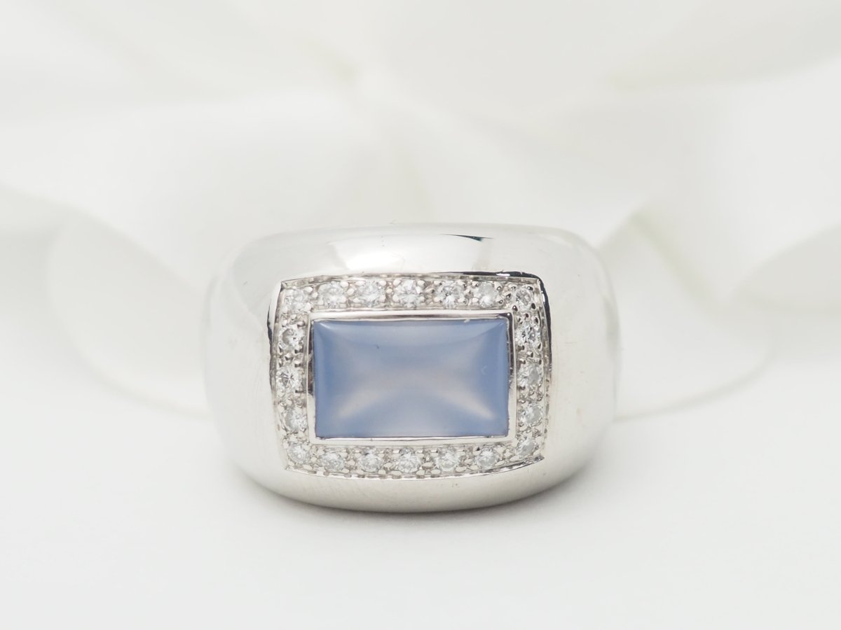 Bague Poiray en or blanc, calcédoine bleue et diamants - Castafiore
