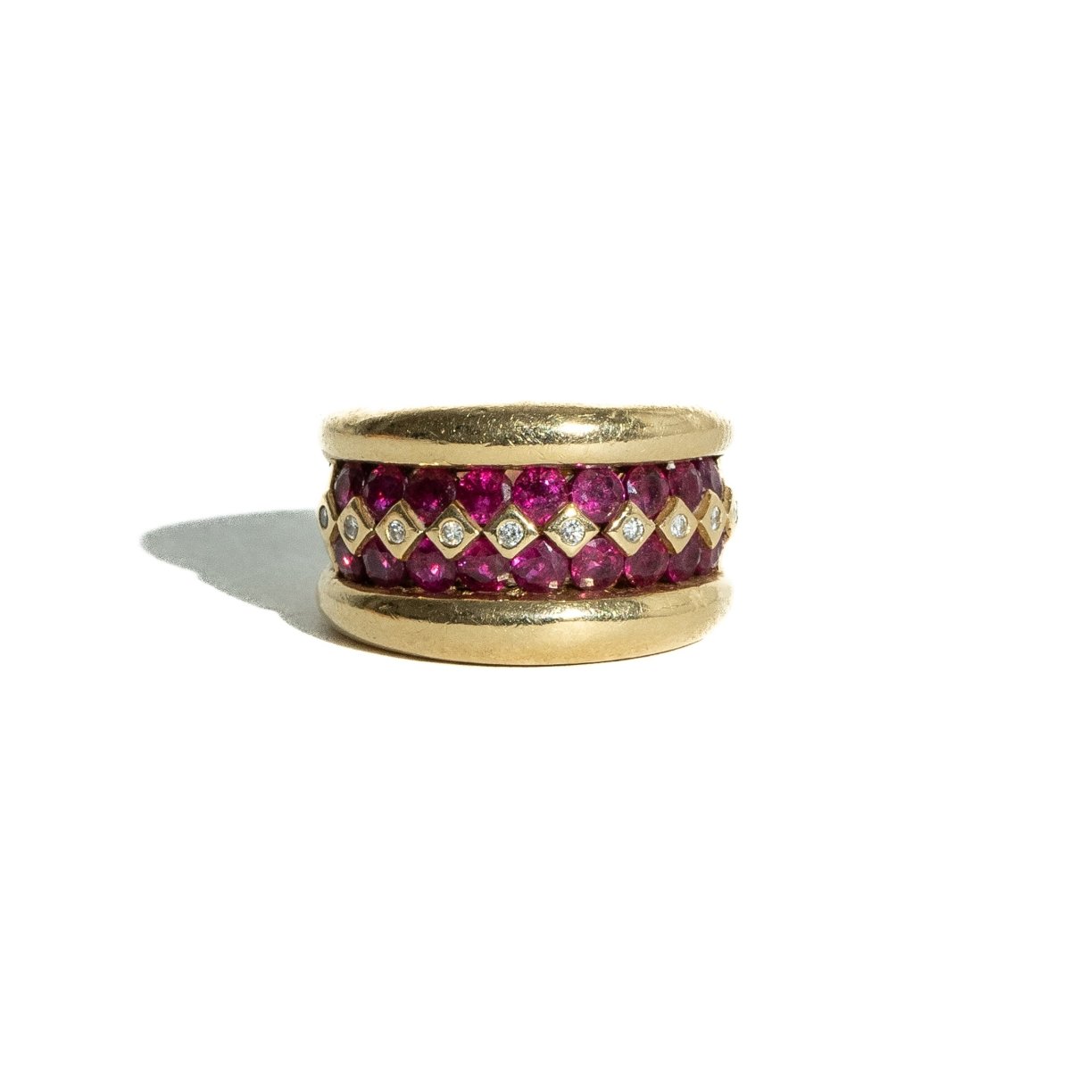 Bague POIRAY en or jaune, rubis et diamants - Castafiore