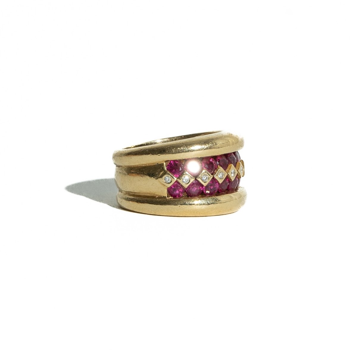 Bague POIRAY en or jaune, rubis et diamants - Castafiore