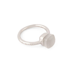 Bague POMELLATO “Nudo” en or blanc et quartz blanc