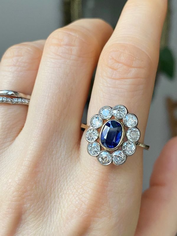 Bague Pompadour ancienne en or jaune 18k saphir et diamants - Castafiore
