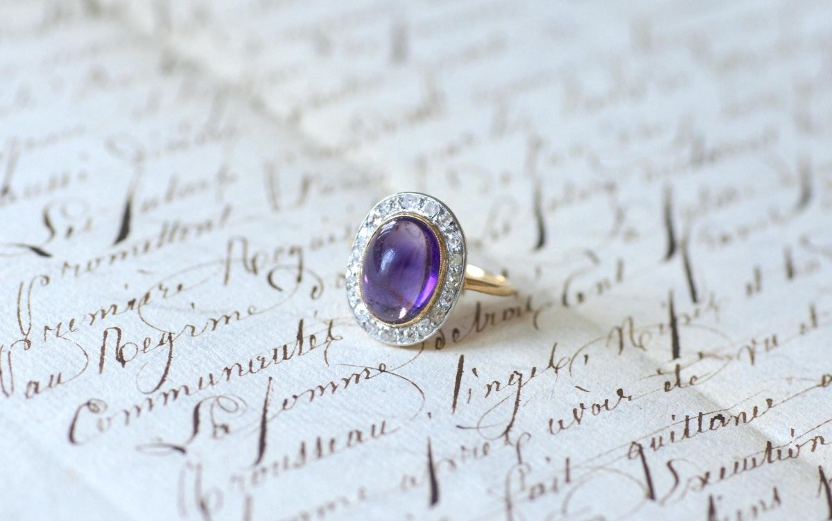 Bague Pompadour Cabochon Améthyste et Diamants - Castafiore