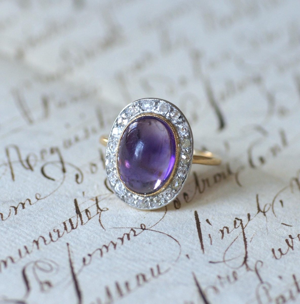 Bague Pompadour Cabochon Améthyste et Diamants - Castafiore