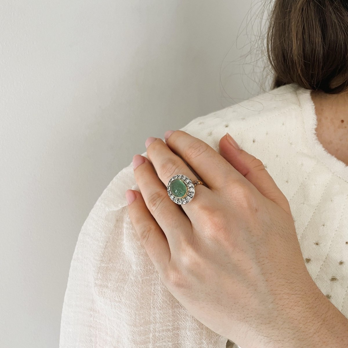 Bague pompadour émeraude cabochon et diamants en or - Castafiore
