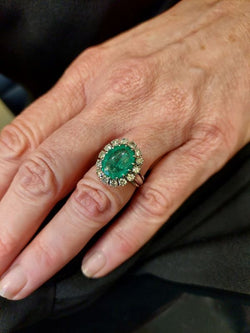 Bague pompadour émeraude et diamants en or blanc - Castafiore