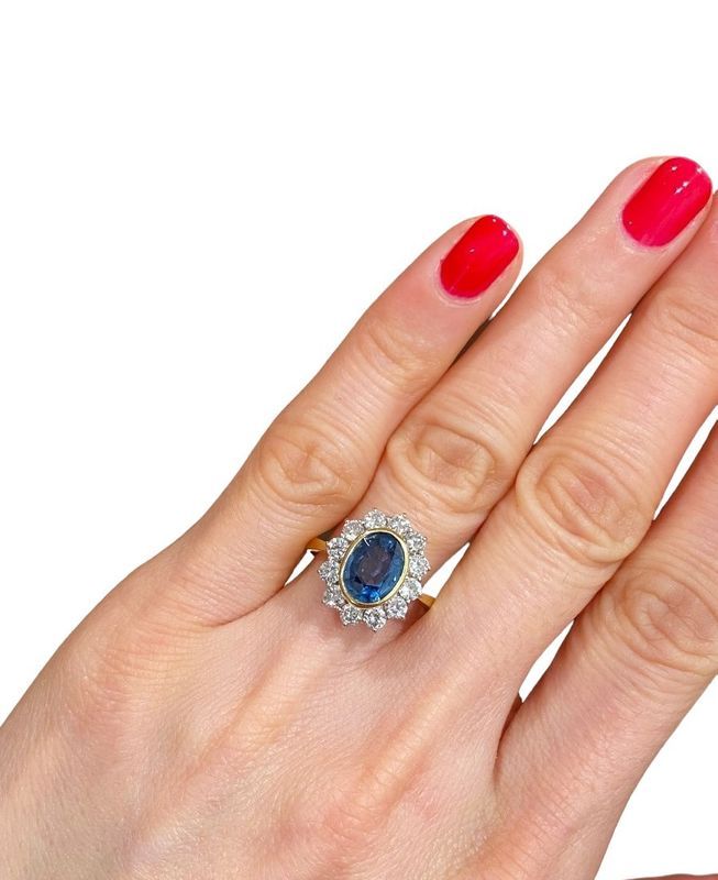 Bague Pompadour, en or 18k, saphir et diamants - Castafiore