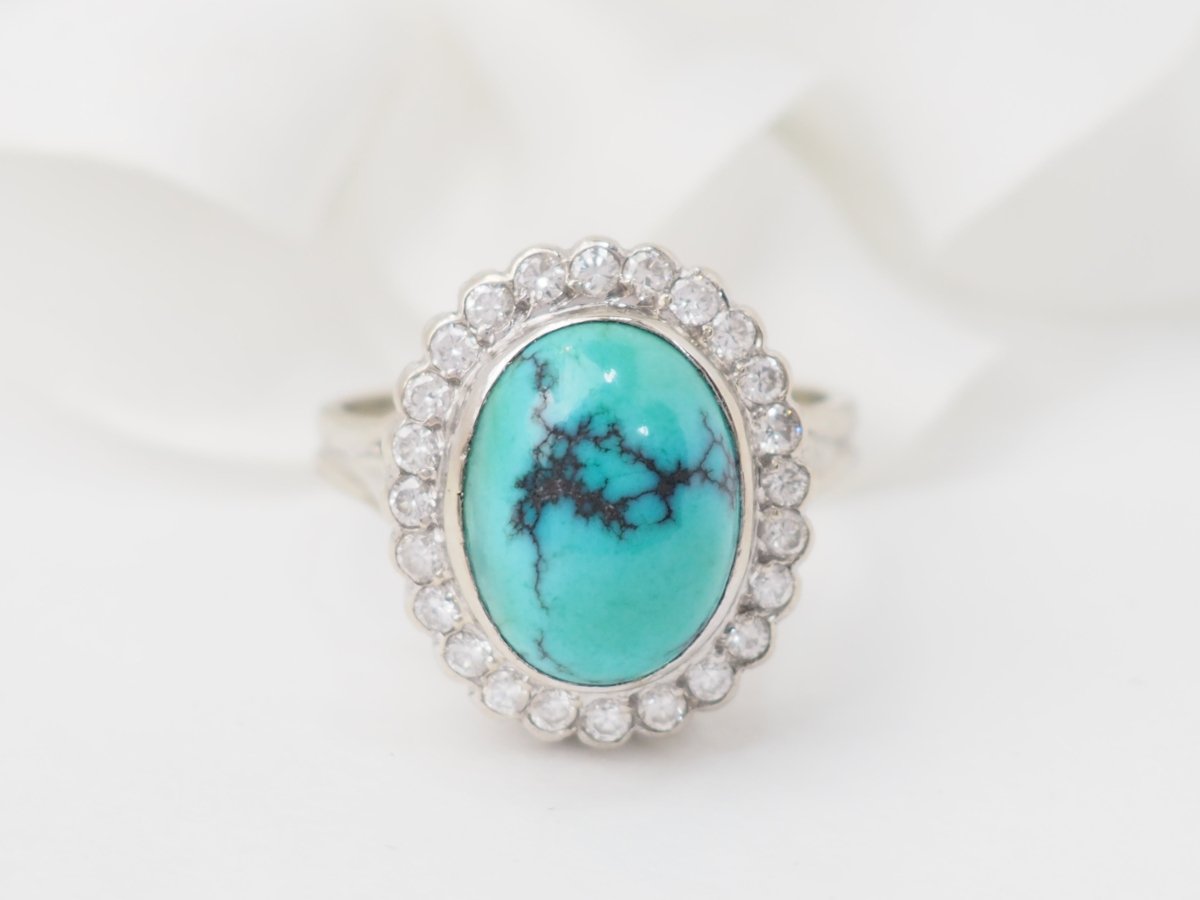 Bague pompadour en or blanc, diamants et Turquoise en cabochon - Castafiore