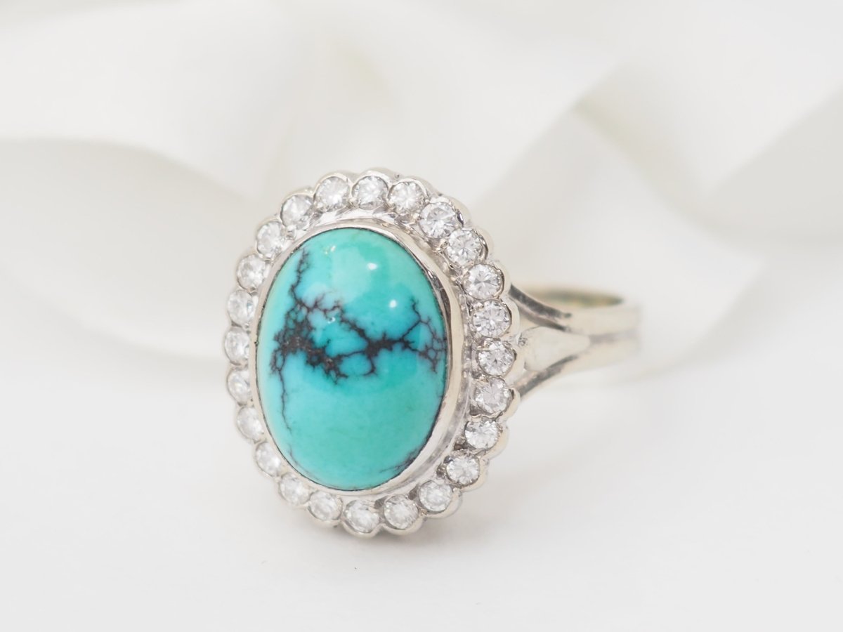 Bague pompadour en or blanc, diamants et Turquoise en cabochon - Castafiore