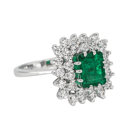 Bague Pompadour en or blanc, émeraude et diamants - Castafiore