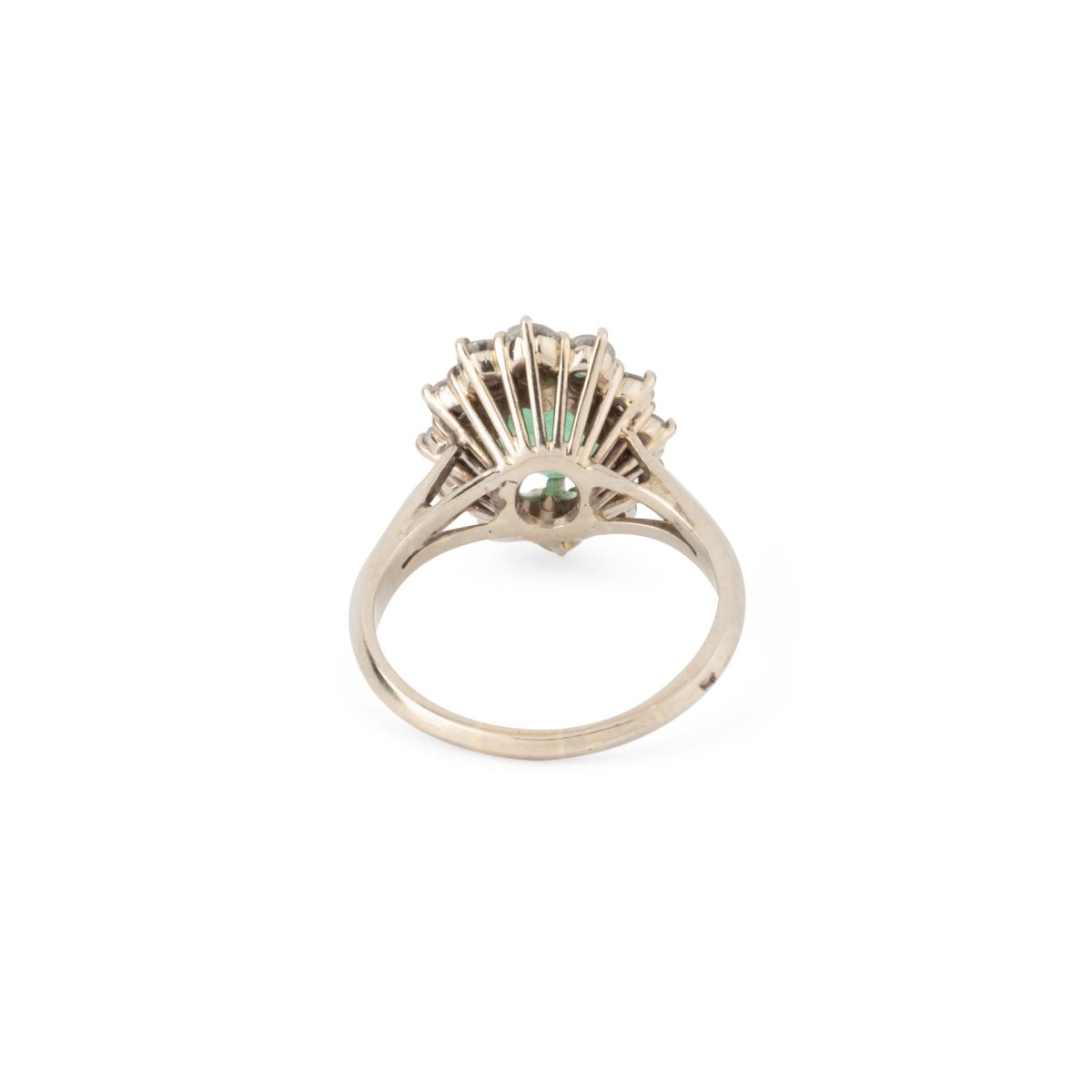 Bague Pompadour en or blanc émeraude et diamants - Castafiore