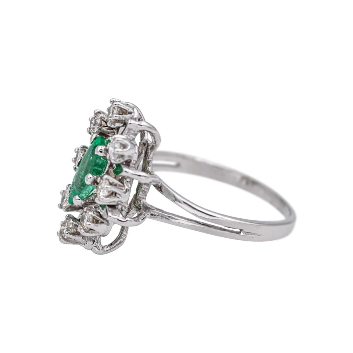 Bague Pompadour en or blanc, émeraude et diamants - Castafiore