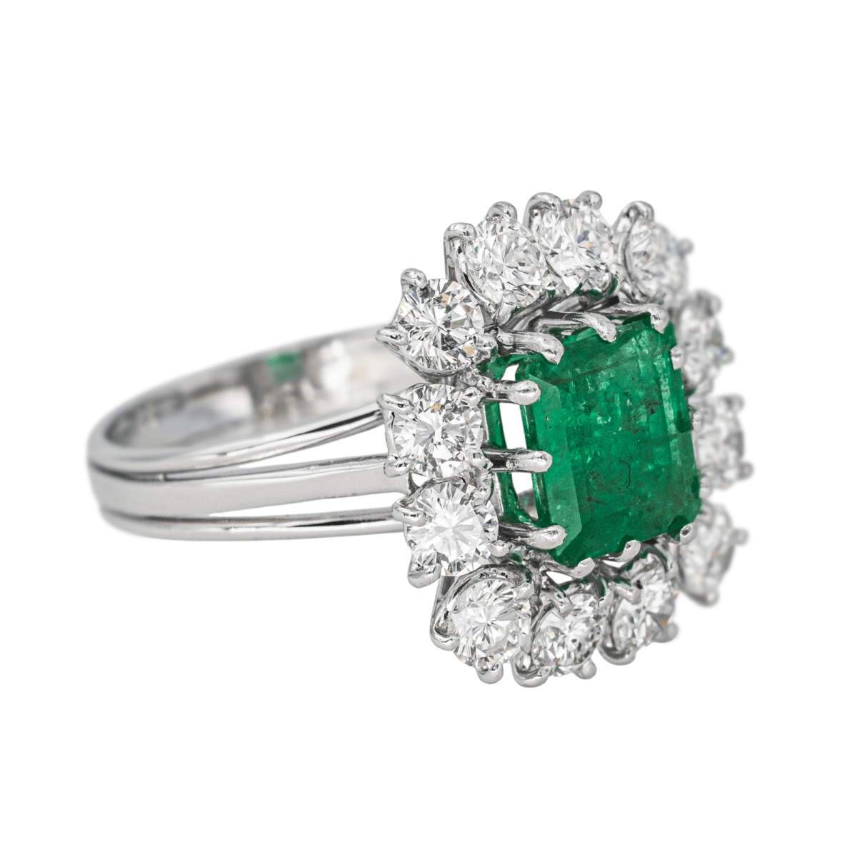 Bague Pompadour en or blanc, émeraude et diamants - Castafiore