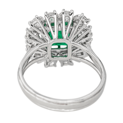 Bague Pompadour en or blanc, émeraude et diamants - Castafiore