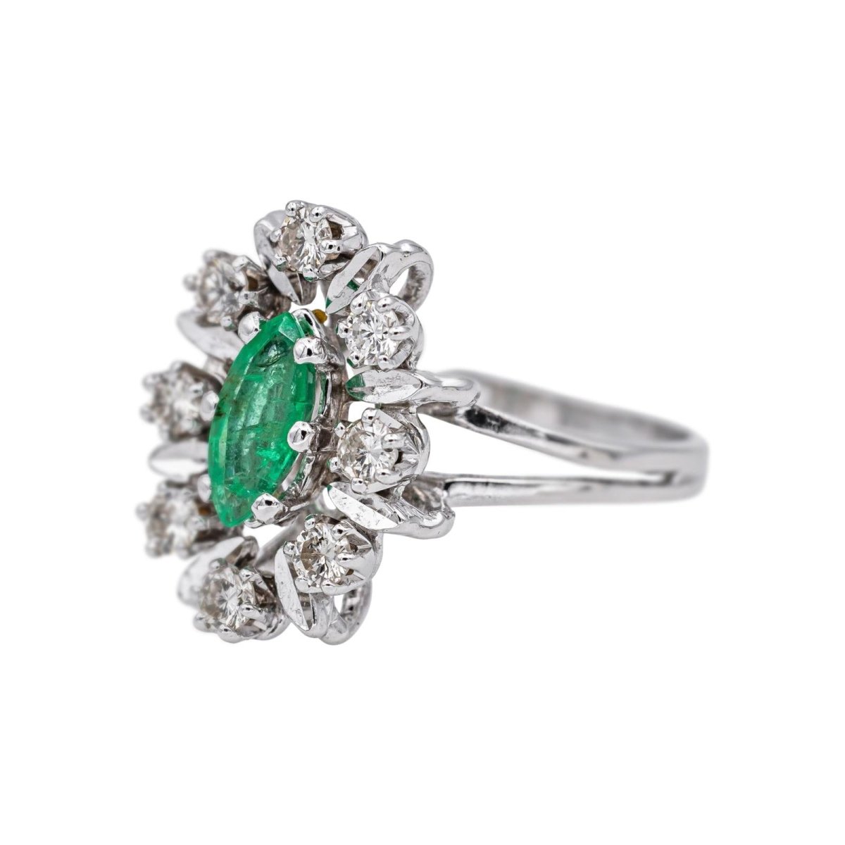 Bague Pompadour en or blanc, émeraude et diamants - Castafiore