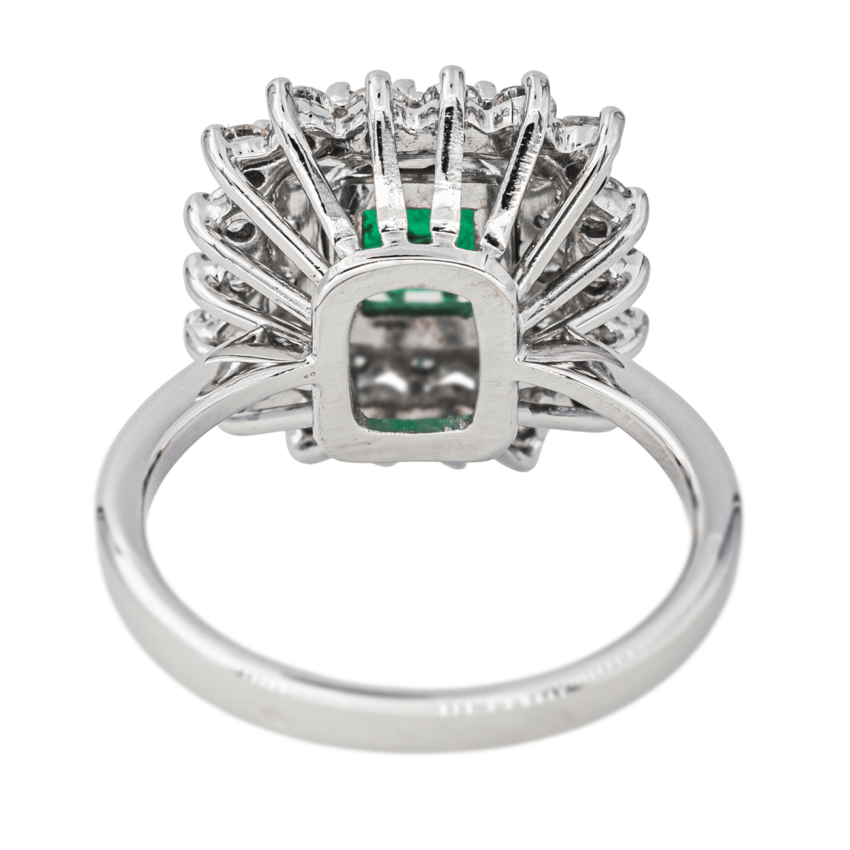 Bague Pompadour en or blanc, émeraude et diamants - Castafiore