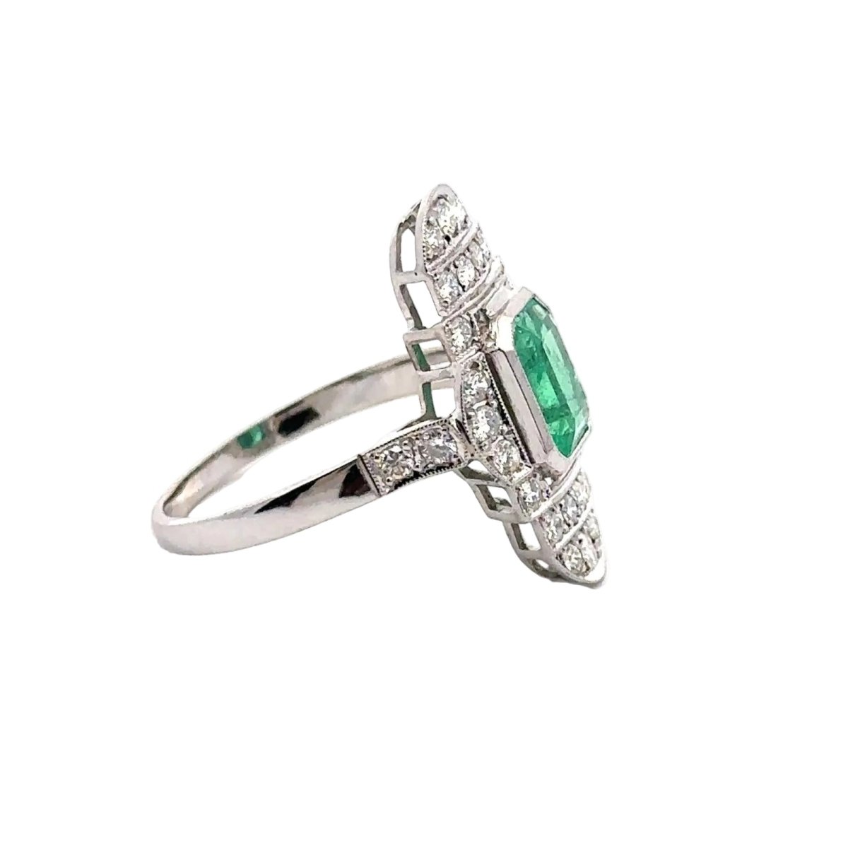 Bague Pompadour en or blanc, émeraude et diamants - Castafiore