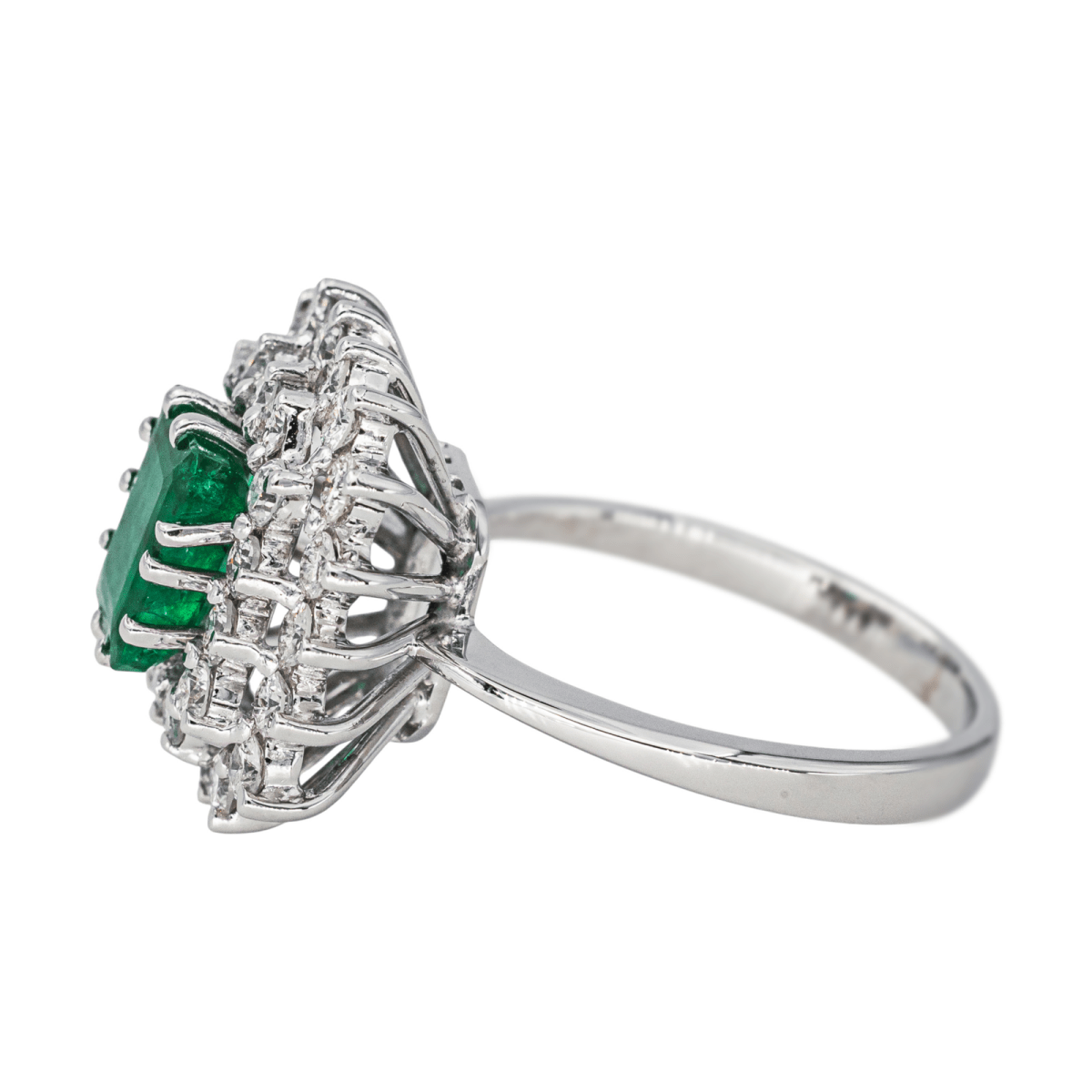 Bague Pompadour en or blanc, émeraude et diamants - Castafiore