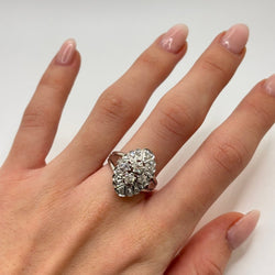 Bague Pompadour en or blanc et diamants - Castafiore