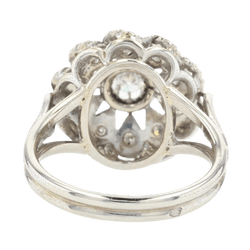 Bague Pompadour en or blanc et diamants - Castafiore