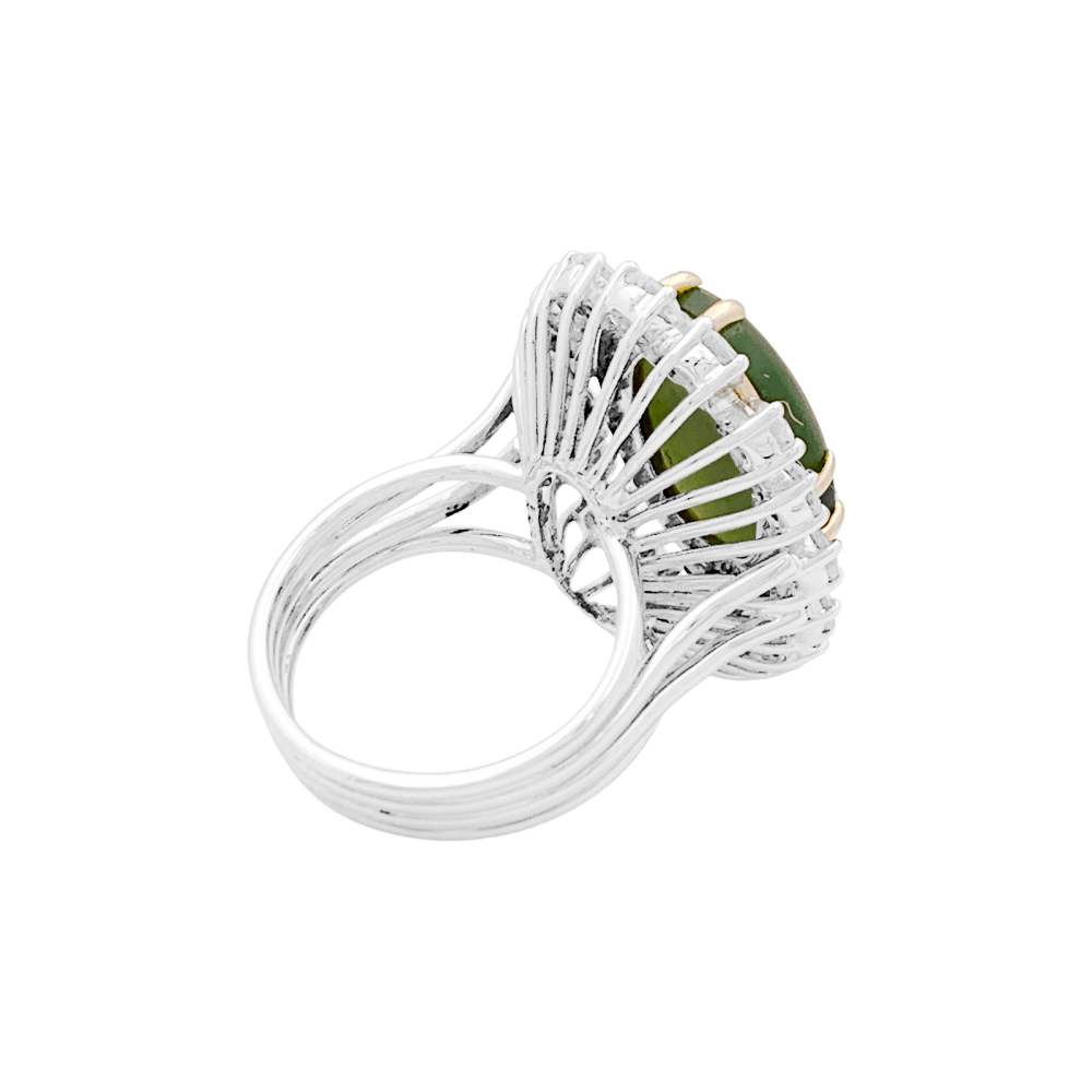 Bague Pompadour en or blanc, jade et diamants - Castafiore