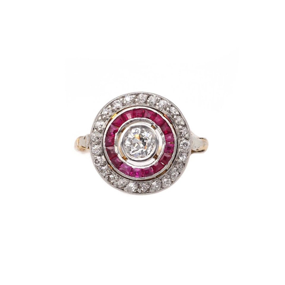 Bague Pompadour en or blanc, or jaune, platine, rubis et diamants - Castafiore