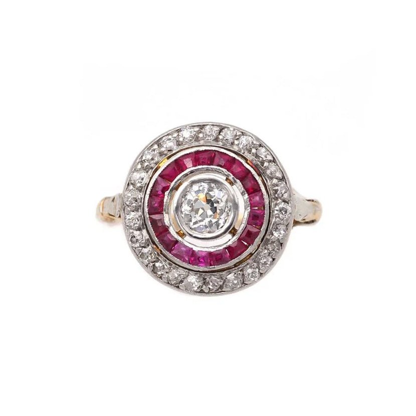 Bague Pompadour en or blanc, or jaune, platine, rubis et diamants - Castafiore