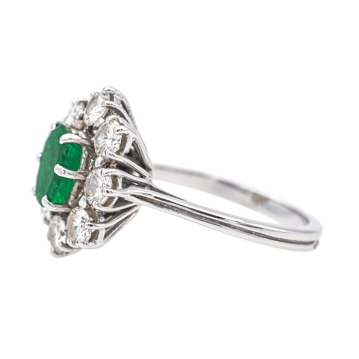 Bague Pompadour en or blanc, platine, émeraude et diamants - Castafiore