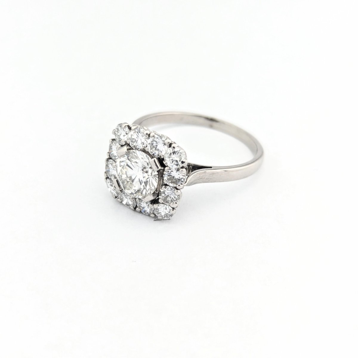 Bague Pompadour en or blanc Platine et diamants - Castafiore