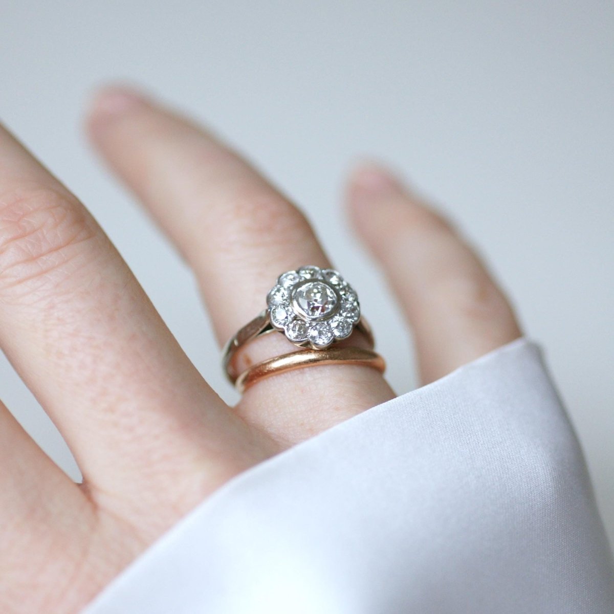 Bague Pompadour en or blanc, platine, et diamants - Castafiore