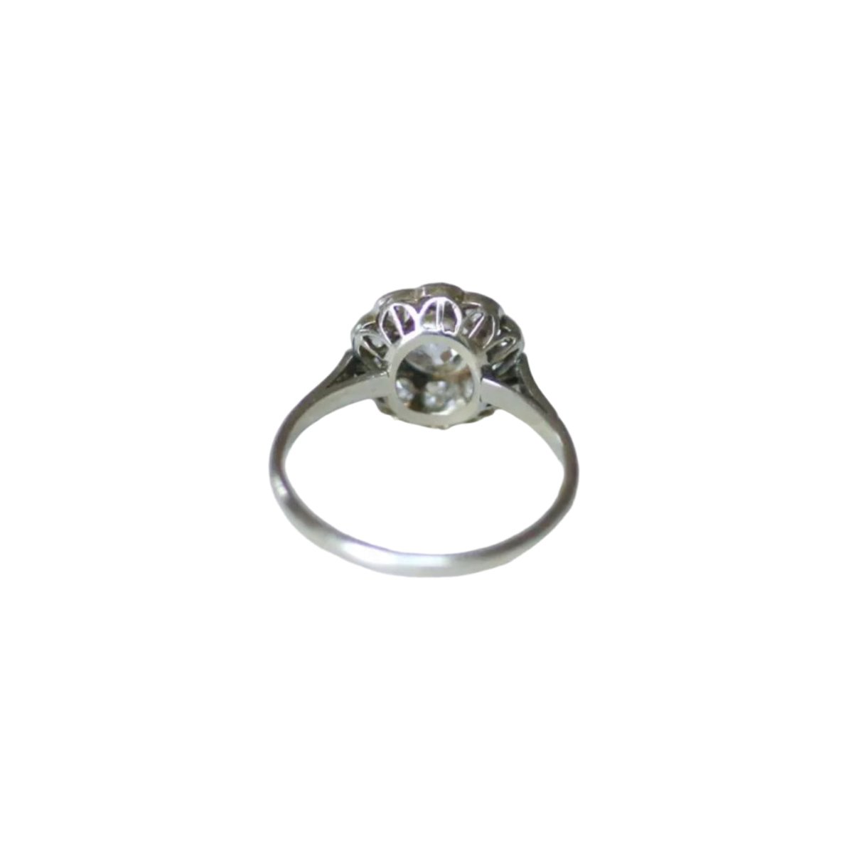 Bague Pompadour en or blanc, platine, et diamants - Castafiore