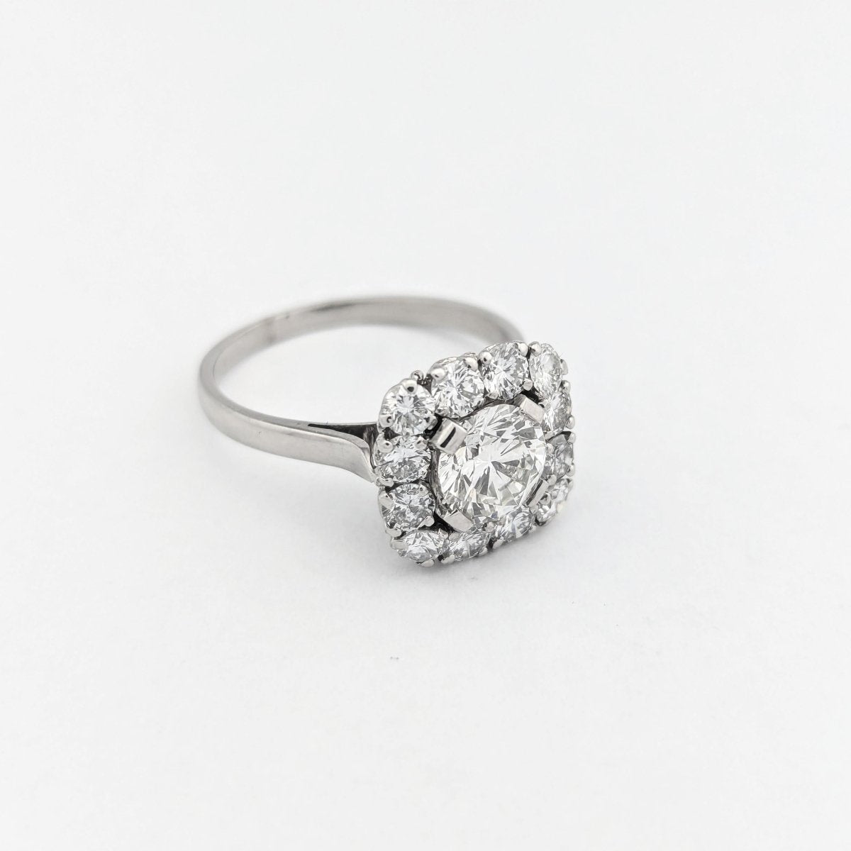 Bague Pompadour en or blanc Platine et diamants - Castafiore