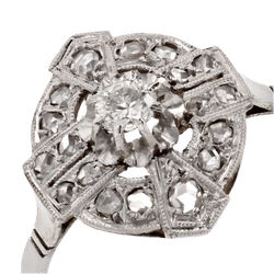 Bague Pompadour en or blanc, platine et diamants - Castafiore