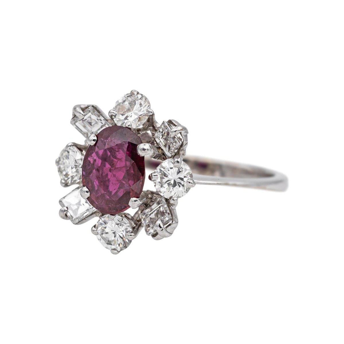 Bague Pompadour en or blanc, rubis et diamants - Castafiore