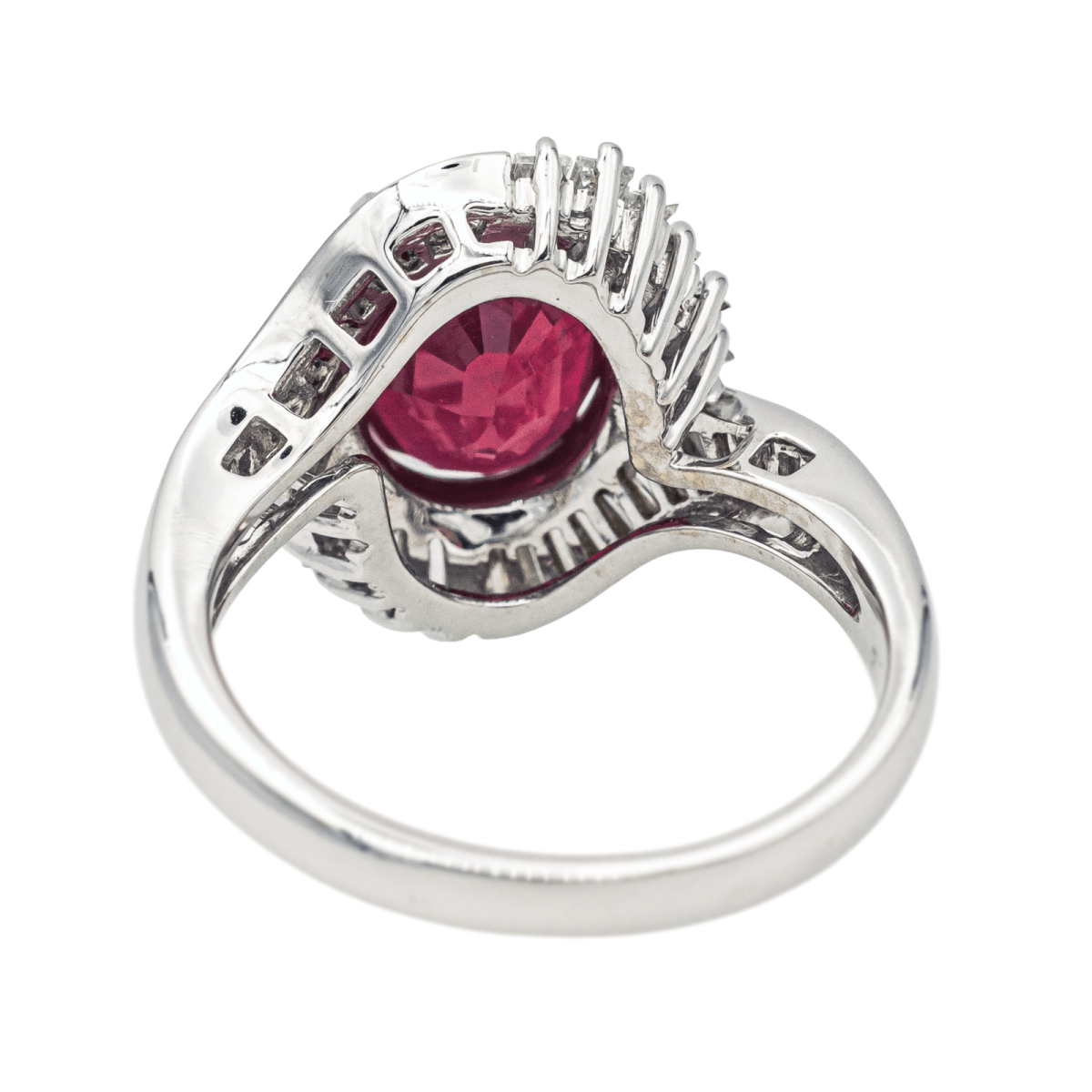 Bague Pompadour en or blanc, rubis et diamants - Castafiore