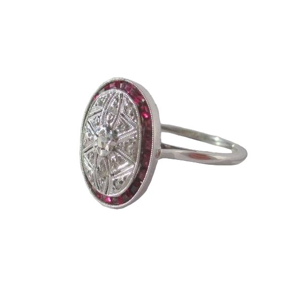 Bague Pompadour en or blanc, rubis et diamants - Castafiore