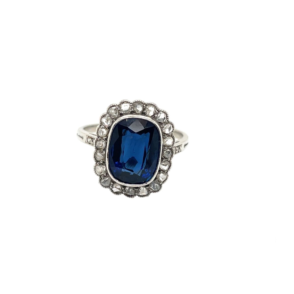Bague Pompadour en or blanc, saphir et diamants - Castafiore