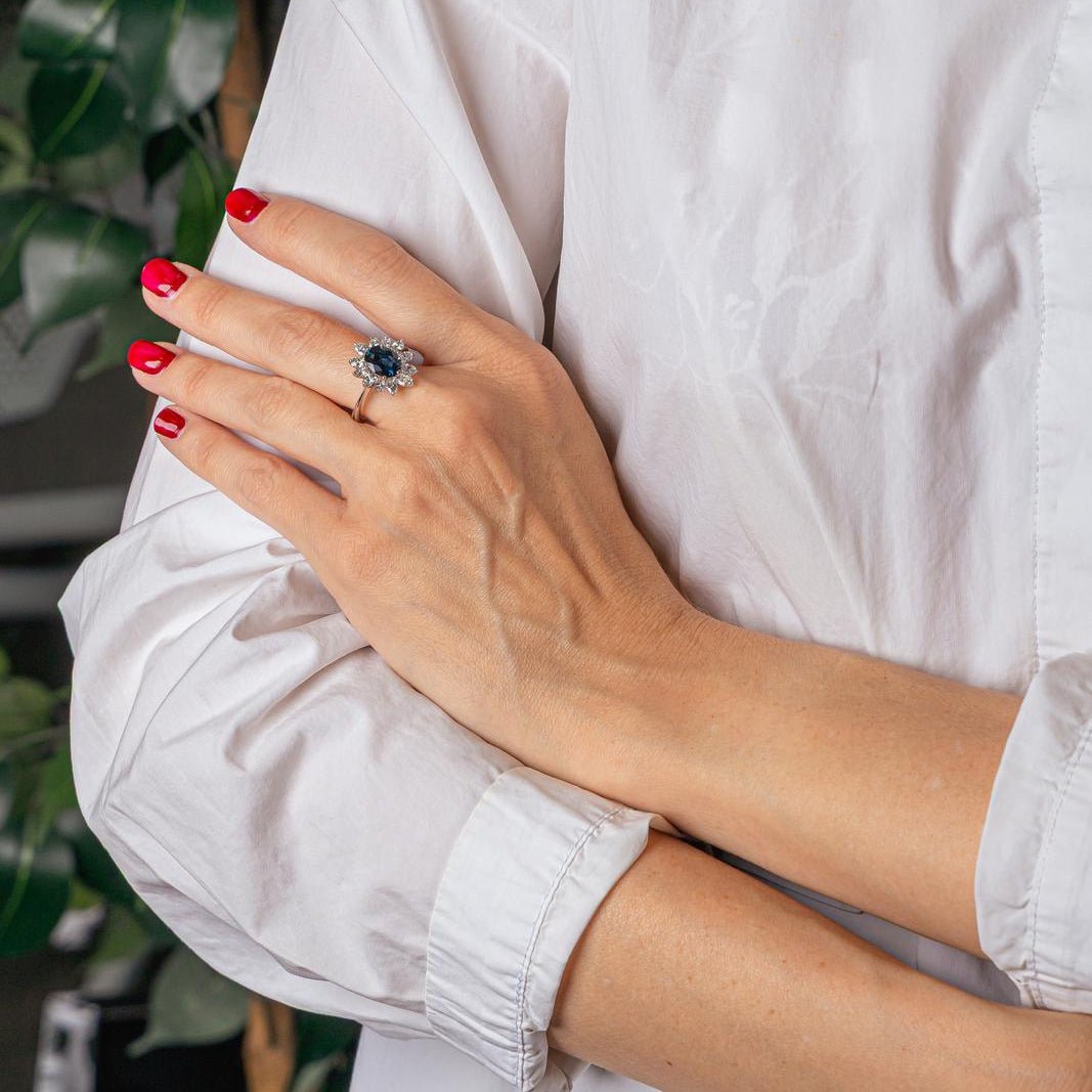 Bague Pompadour en or blanc, saphir et diamants - Castafiore