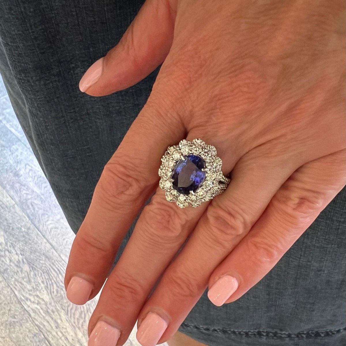 Bague Pompadour en or blanc, tanzanite, et diamants - Castafiore