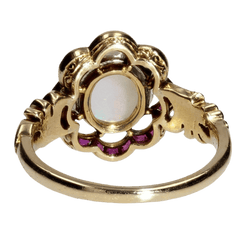 Bague Pompadour en or jaune, opale et rubis - Castafiore
