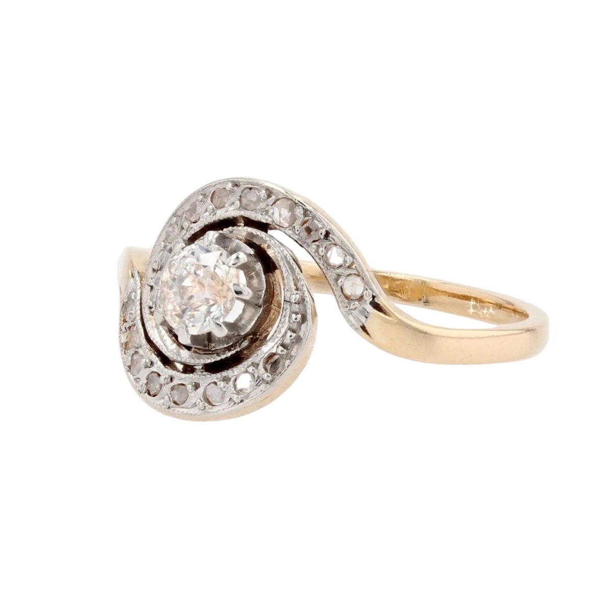Bague Pompadour en or jaune, platine et diamants - Castafiore