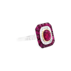 Bague Pompadour en or jaune, platine, rubis et diamants - Castafiore